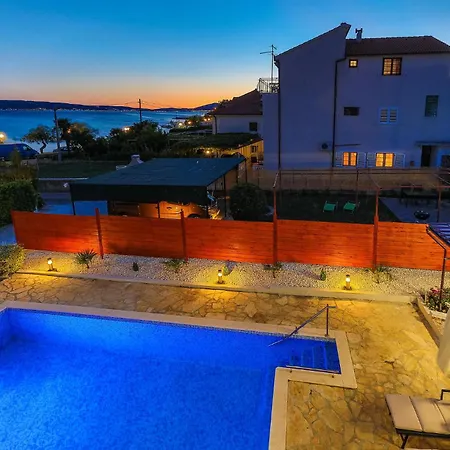 4 Bedroom Lovely In Kastel Kambelovac Kaštela