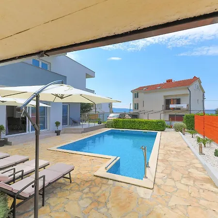 4 Bedroom Lovely In Kastel Kambelovac Hébergement de vacances Kaštela
